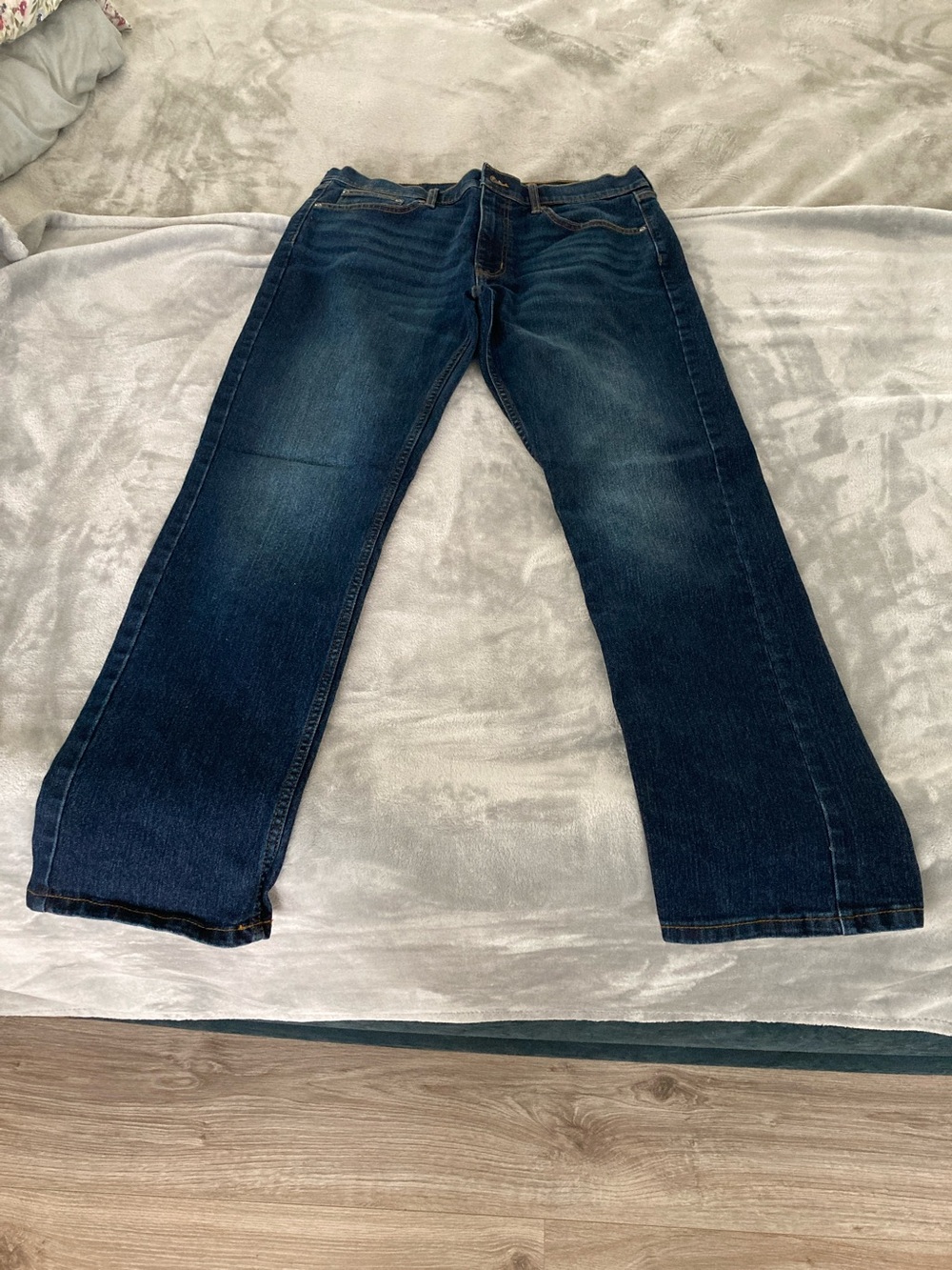 Men’s dark wash straight jeans